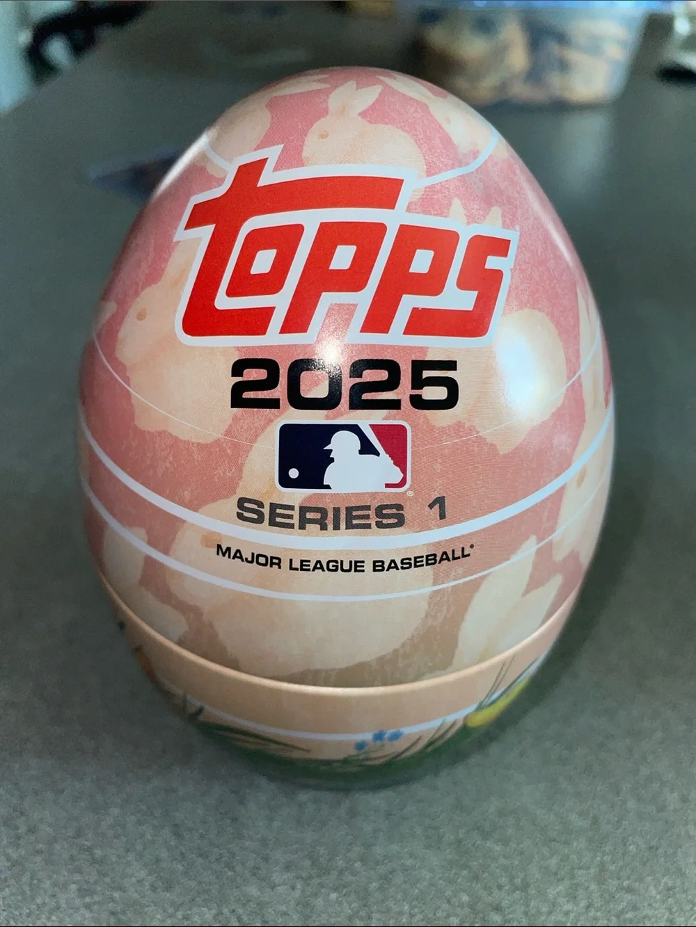 Topps 2025 Series 1 Egg - Pink